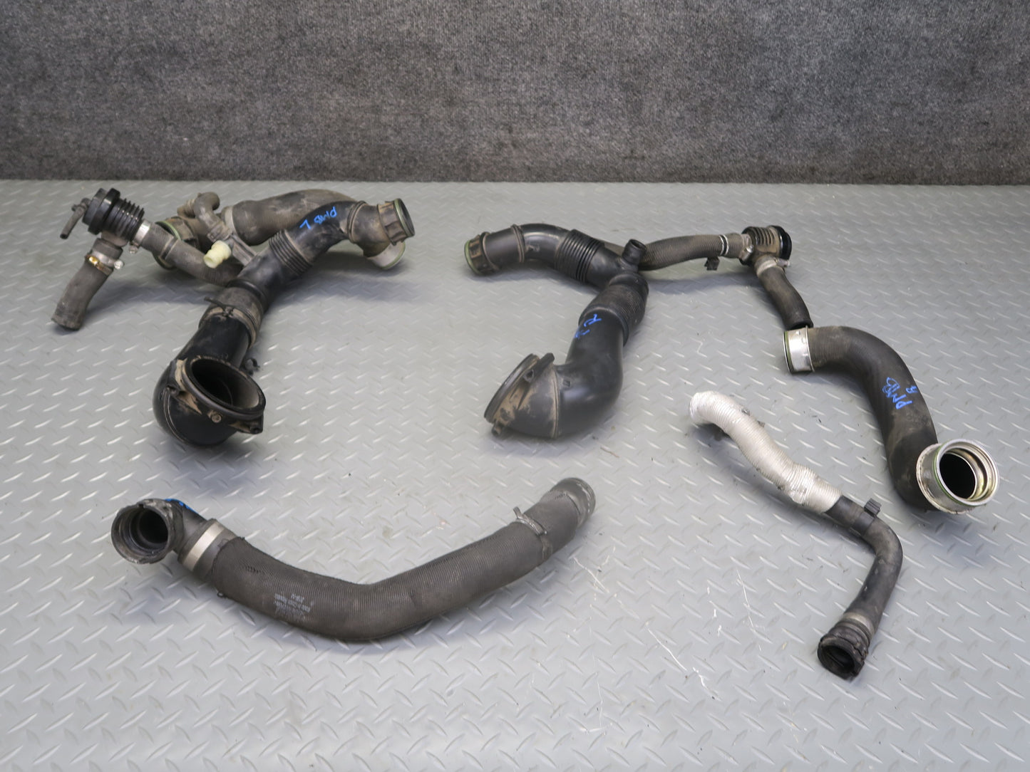 15-18 Porsche Macan Turbo 3.6L Engine Left Right Air Intake Hose Pipe Line Set