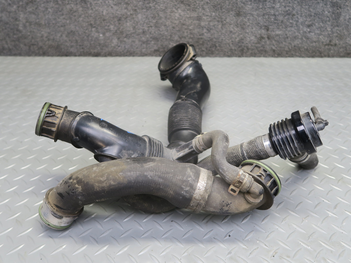 15-18 Porsche Macan Turbo 3.6L Engine Left Right Air Intake Hose Pipe Line Set