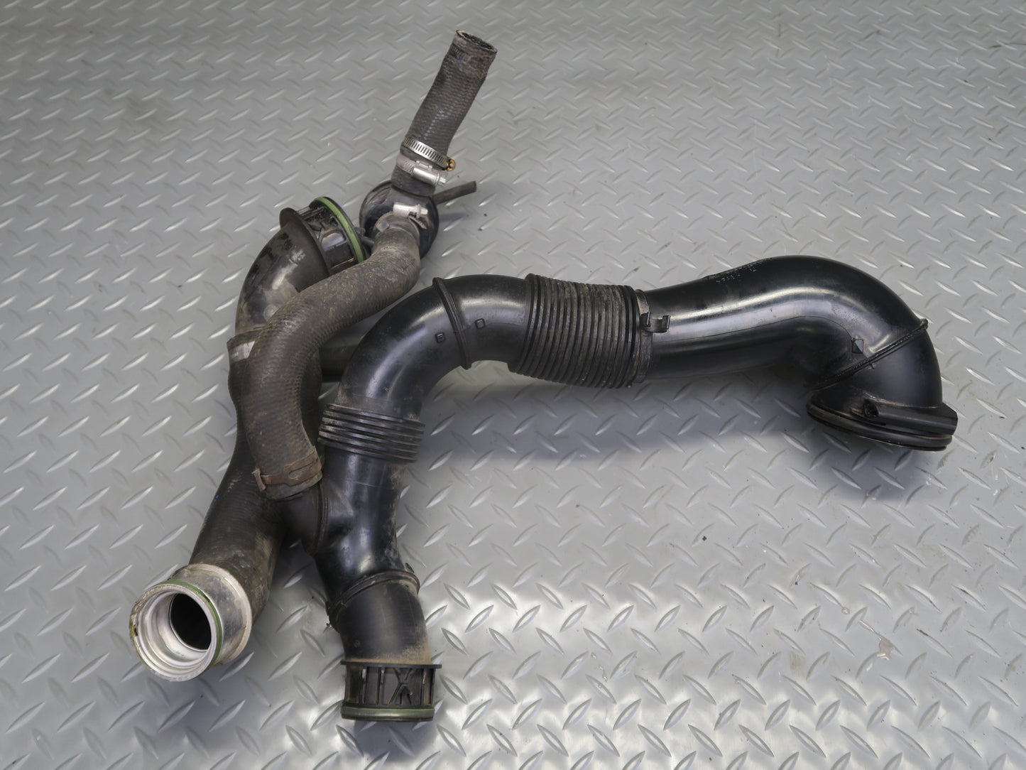 15-18 Porsche Macan Turbo 3.6L Engine Left Right Air Intake Hose Pipe Line Set