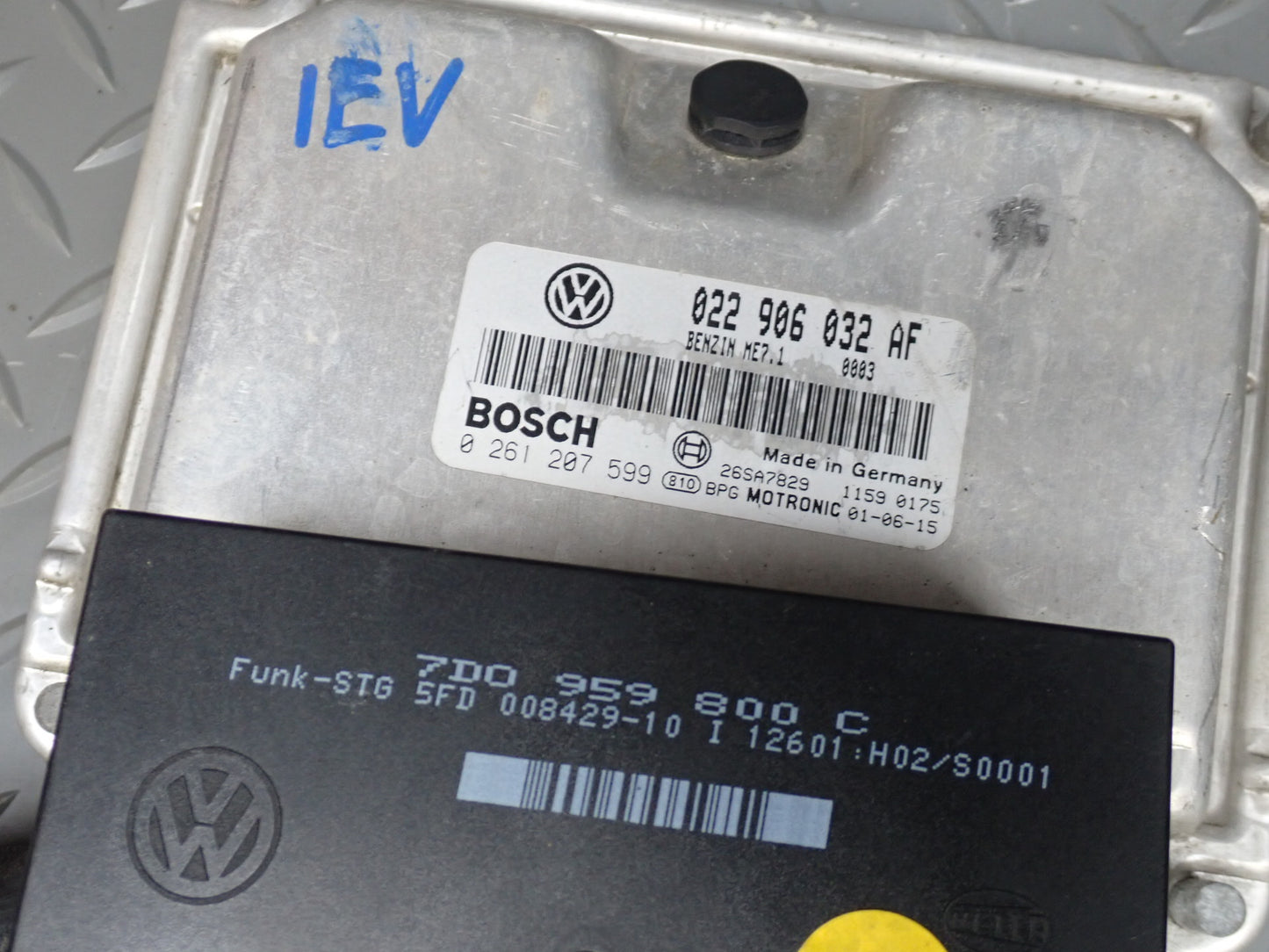 2002 VW Eurovan T4 2.8L A/T Engine ECU Theft Ignition Lock KEY Handle Set