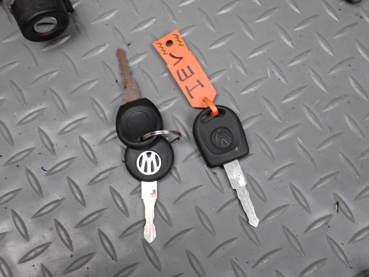 2002 VW Eurovan T4 2.8L A/T Engine ECU Theft Ignition Lock KEY Handle Set