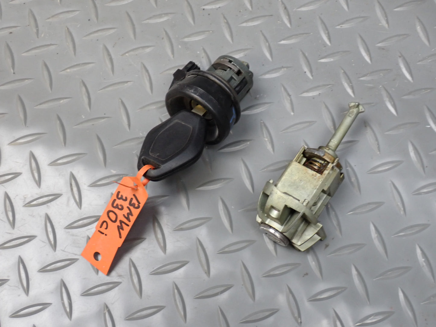 04-05 BMW E46 330ci Conv ECM ECU Immo Ignition Door Glove Trunk Lock KEY Set OEM