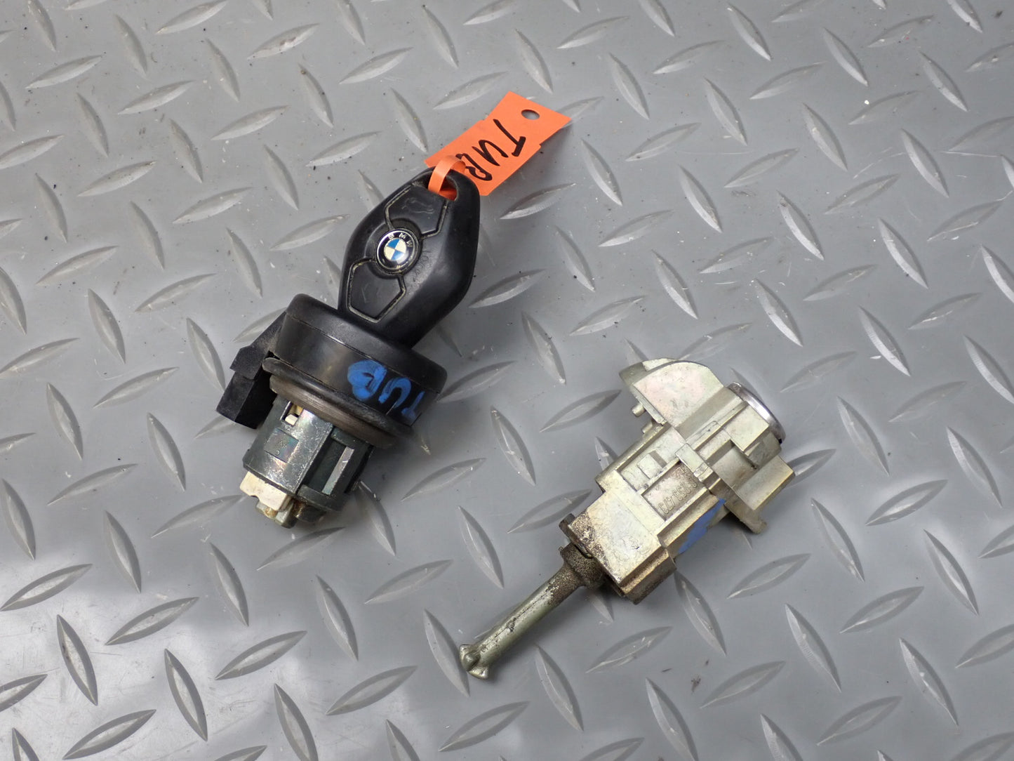 04-05 BMW E46 330ci Conv ECM ECU Immo Ignition Door Glove Trunk Lock KEY Set OEM