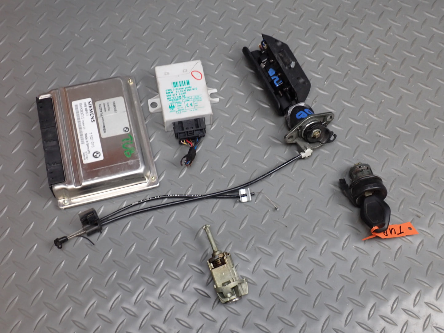 04-05 BMW E46 330ci Conv ECM ECU Immo Ignition Door Glove Trunk Lock KEY Set OEM