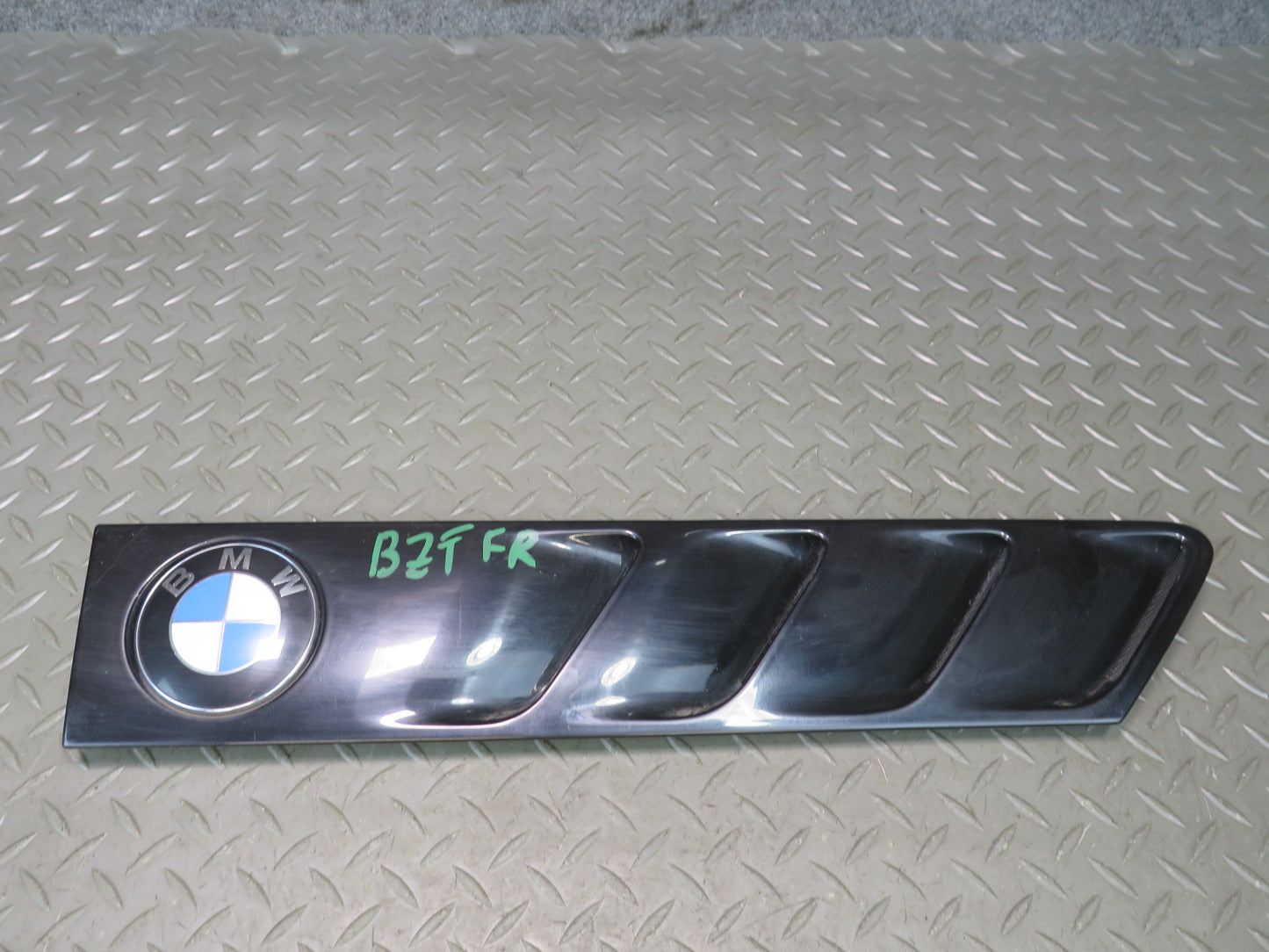 96-02 BMW E36/7 Z3 Set of 2 Front Right & Left Fender Vent Trim Cover Black OEM