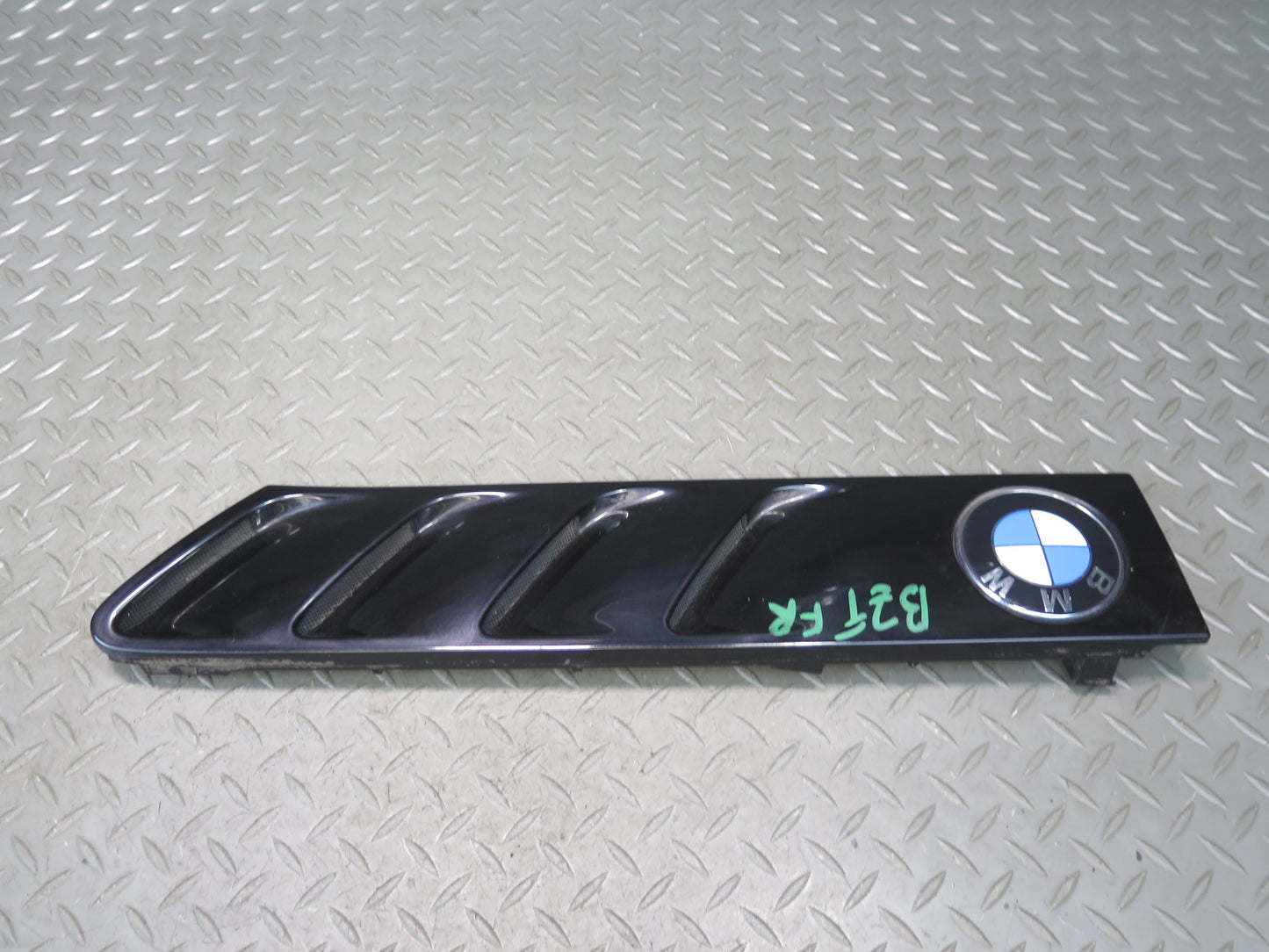 96-02 BMW E36/7 Z3 Set of 2 Front Right & Left Fender Vent Trim Cover Black OEM