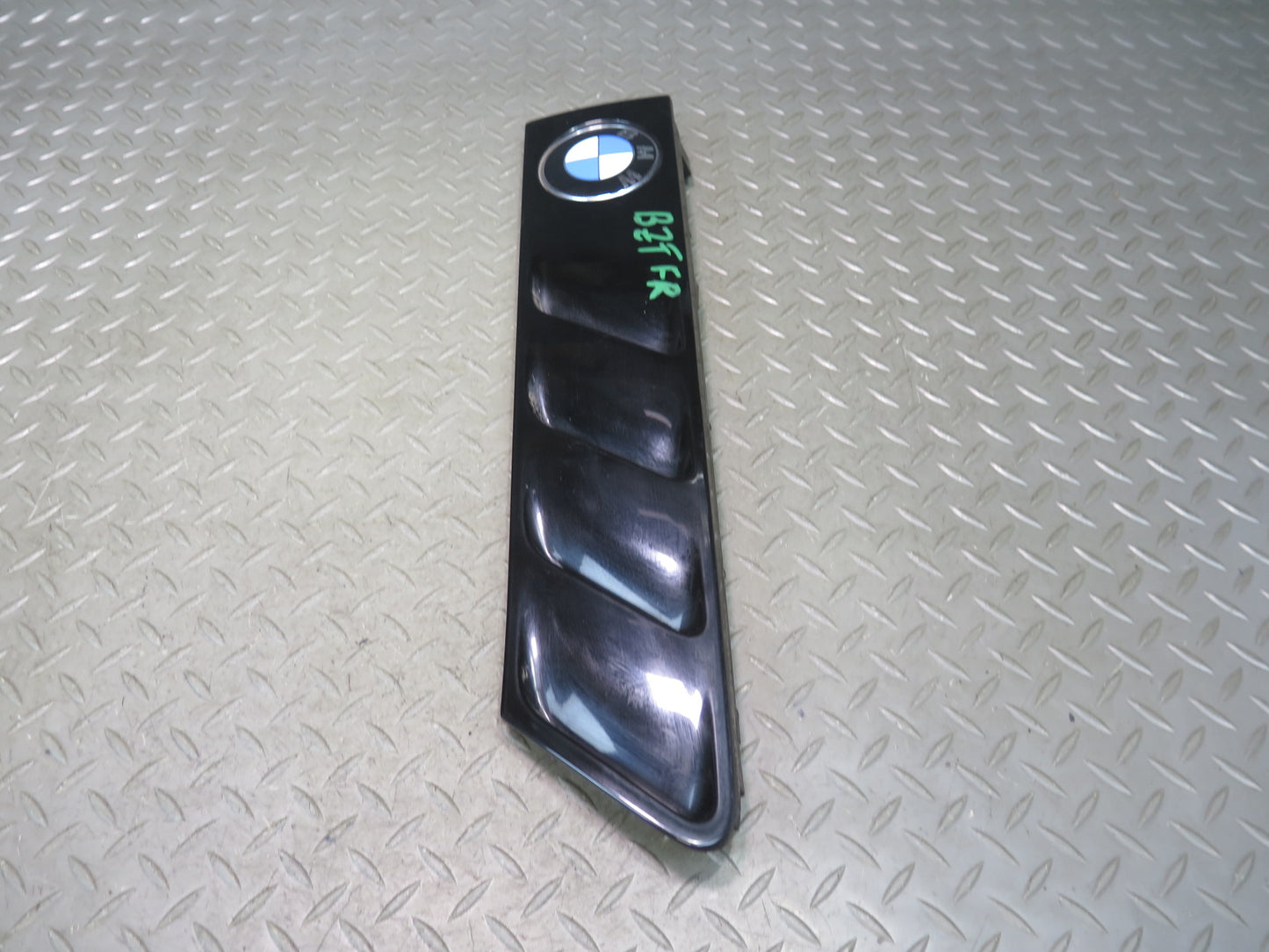 96-02 BMW E36/7 Z3 Set of 2 Front Right & Left Fender Vent Trim Cover Black OEM
