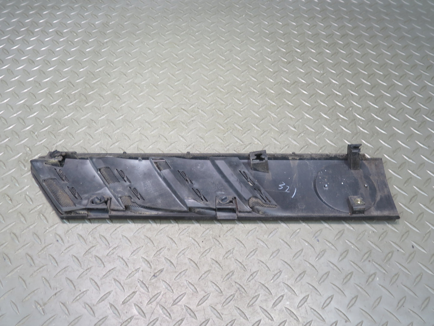 96-02 BMW E36/7 Z3 Set of 2 Front Right & Left Fender Vent Trim Cover Black OEM
