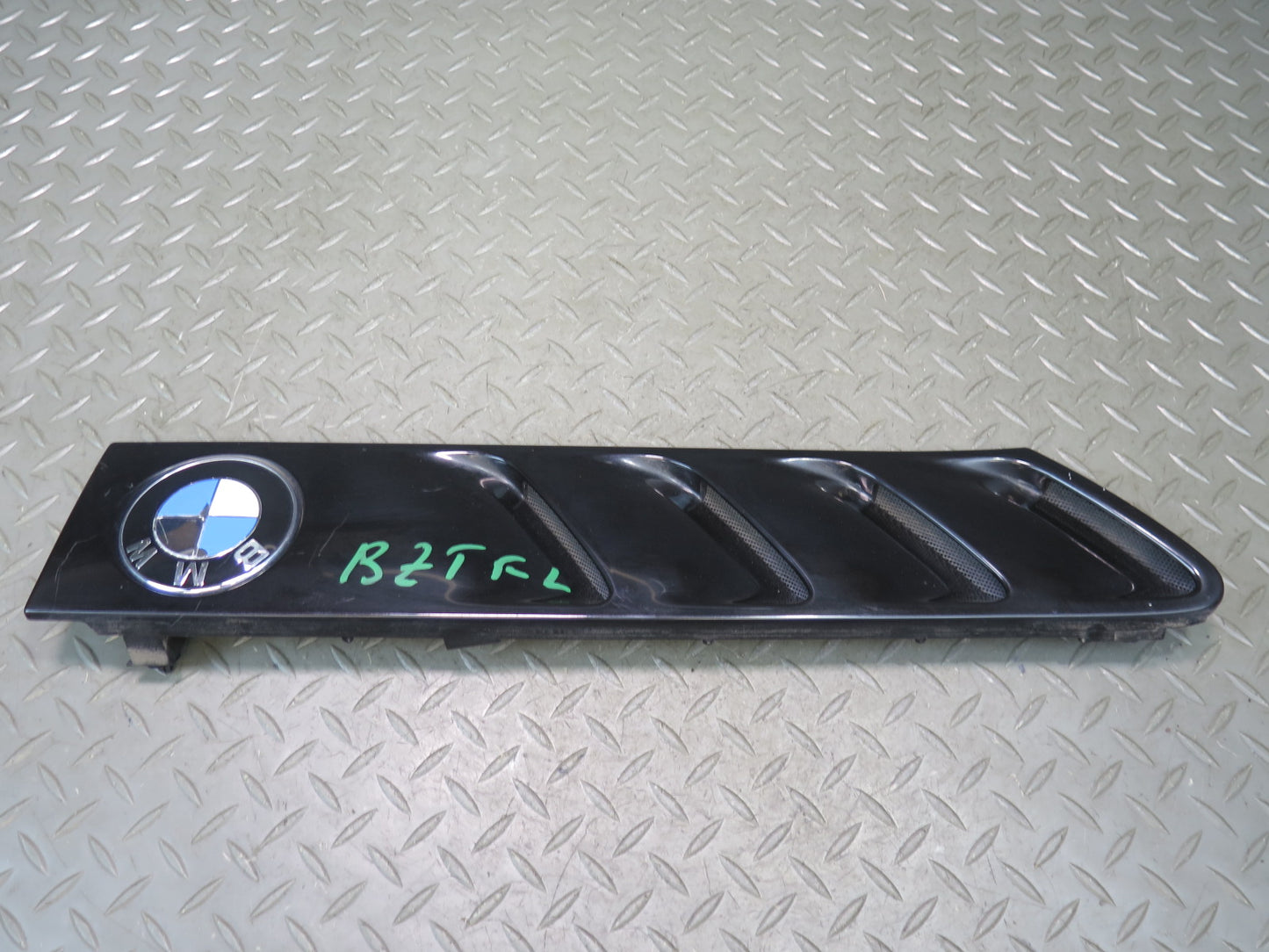 96-02 BMW E36/7 Z3 Set of 2 Front Right & Left Fender Vent Trim Cover Black OEM