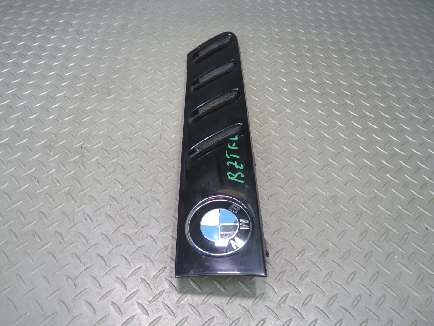 96-02 BMW E36/7 Z3 Set of 2 Front Right & Left Fender Vent Trim Cover Black OEM