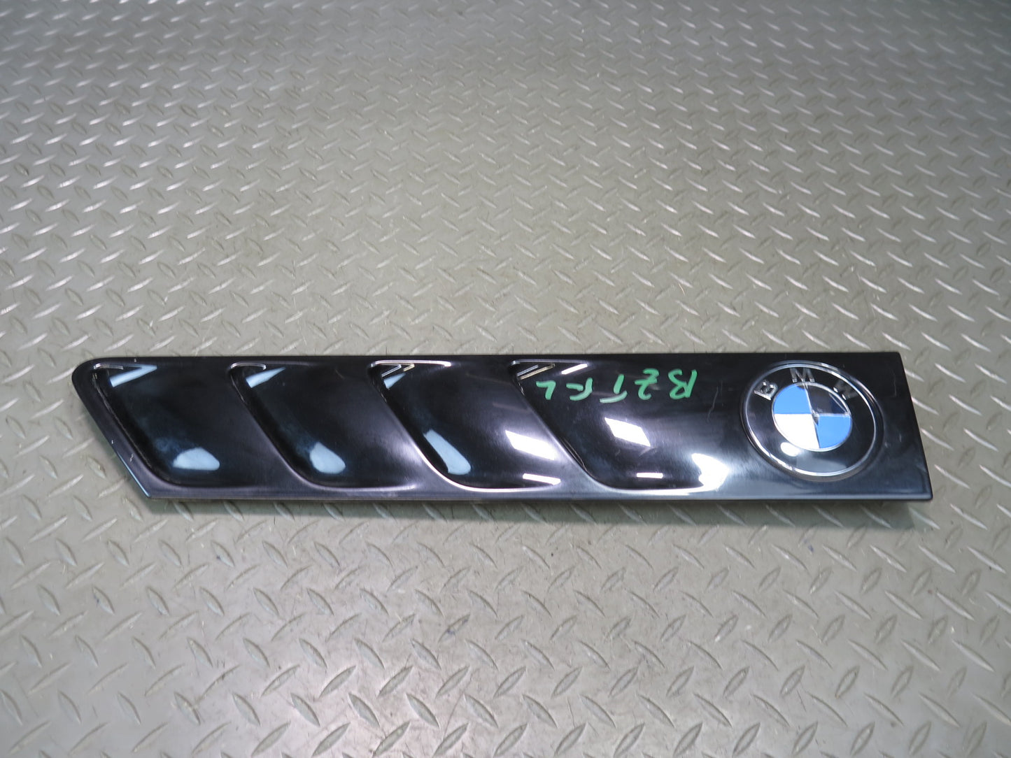 96-02 BMW E36/7 Z3 Set of 2 Front Right & Left Fender Vent Trim Cover Black OEM