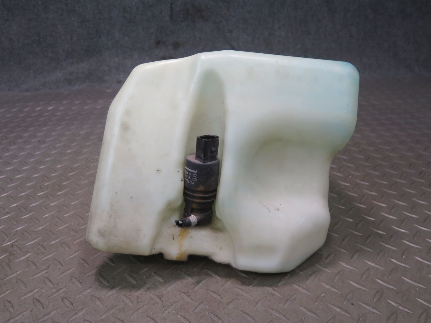 99-02 BMW E36/7 Z3 5L Windshied Washer Fluid Reservoir Tank w Pump OEM