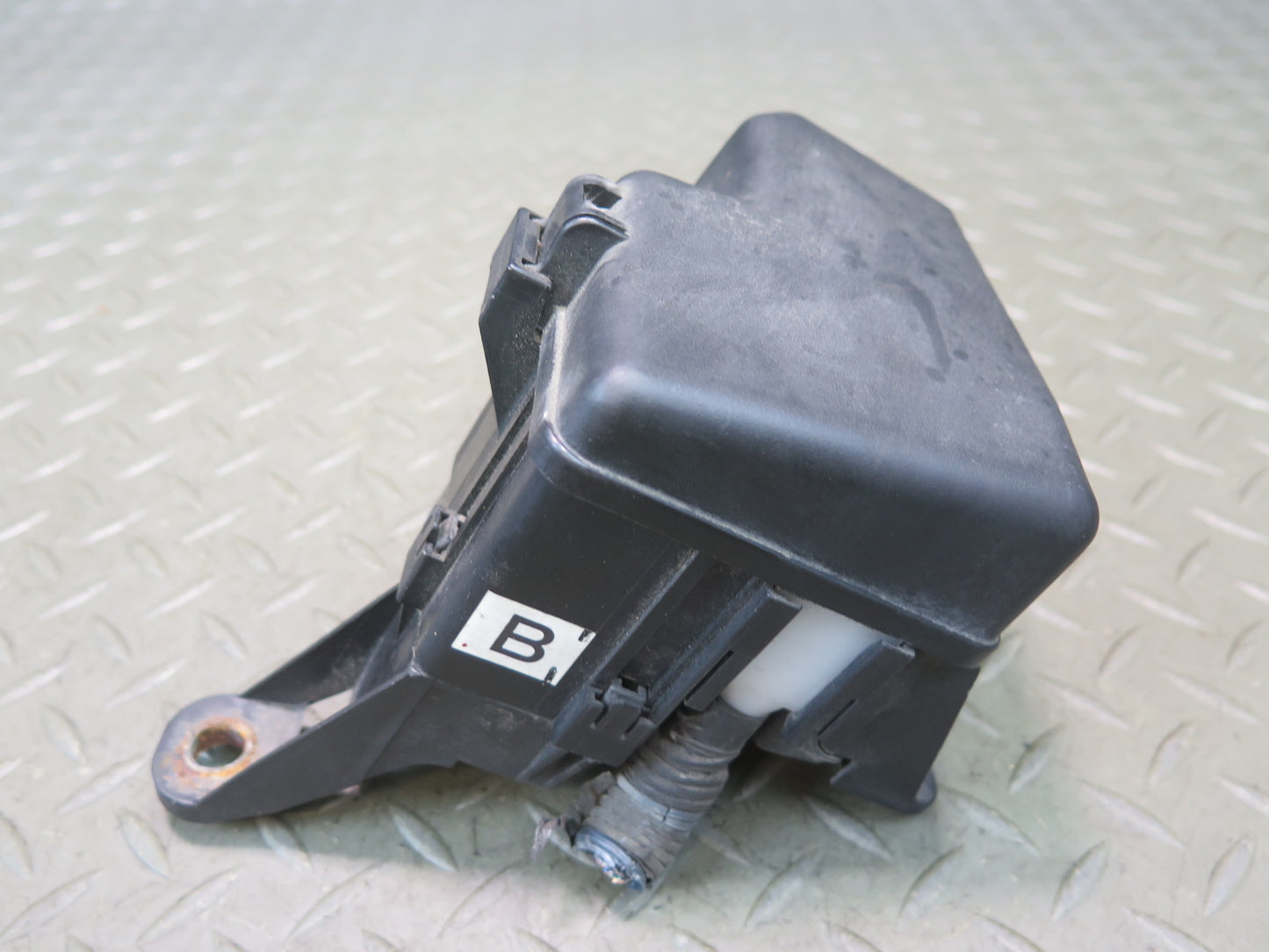 01-05 Lexus JZS160 GS300 GS430 Under Hood Fuse Relay Box OEM