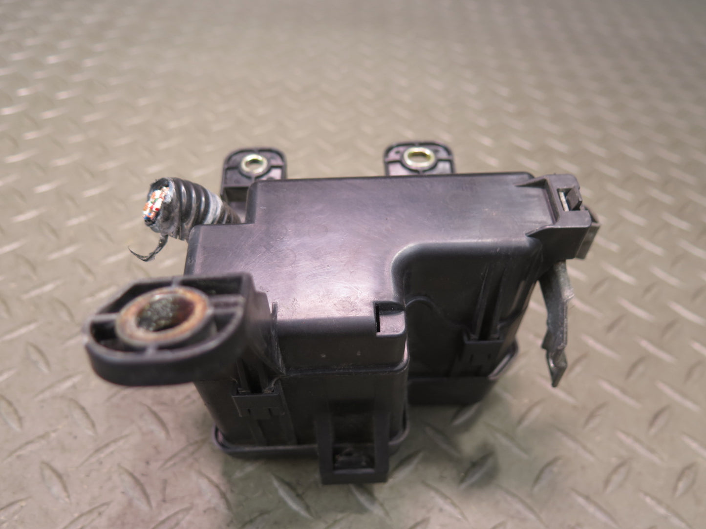 01-05 Lexus JZS160 GS300 GS430 Under Hood Fuse Relay Box OEM