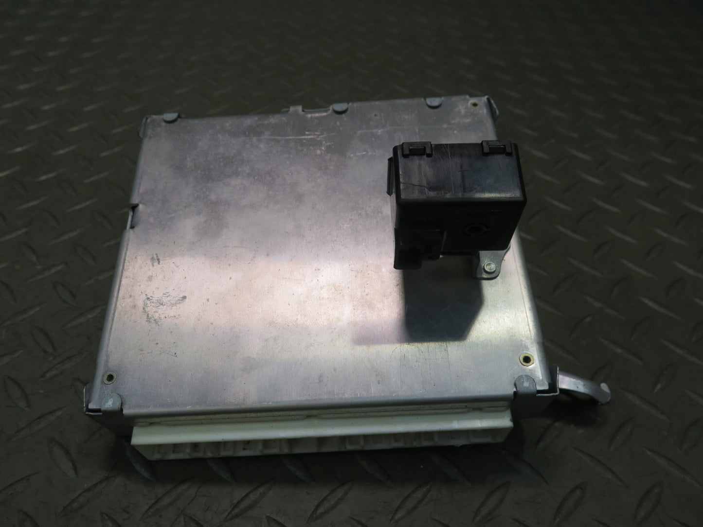 01-05 Lexus UZS160 GS300 GS430 ABS TRC VSC Control Module Unit 89540-30392 OEM