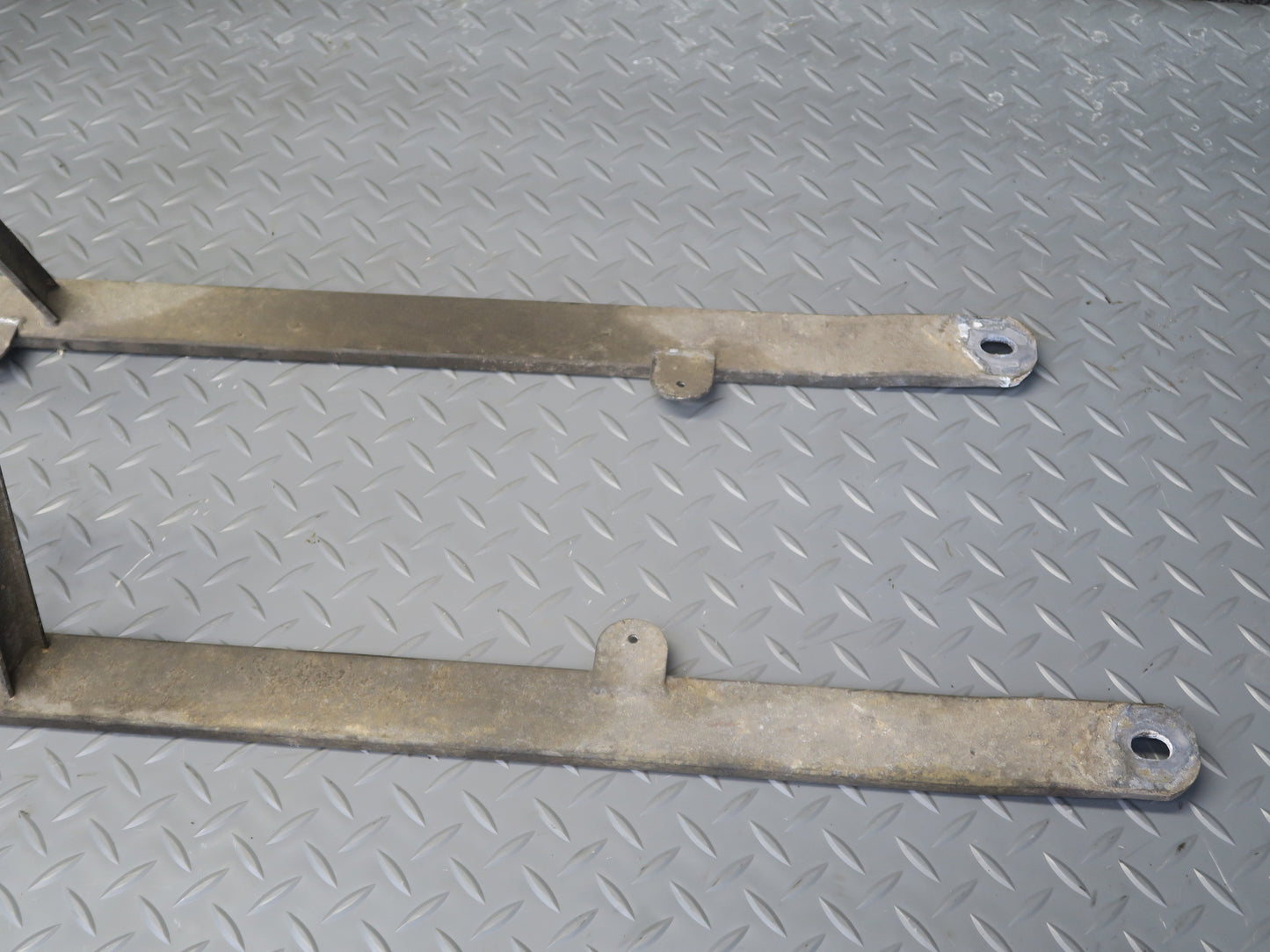 03-08 BMW E85 Z4 Set of 2 Rear Suspension Subframe Support Rail Bracket OEM