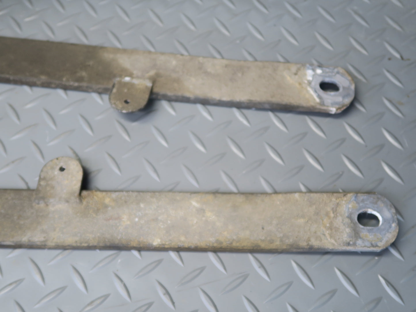 03-08 BMW E85 Z4 Set of 2 Rear Suspension Subframe Support Rail Bracket OEM