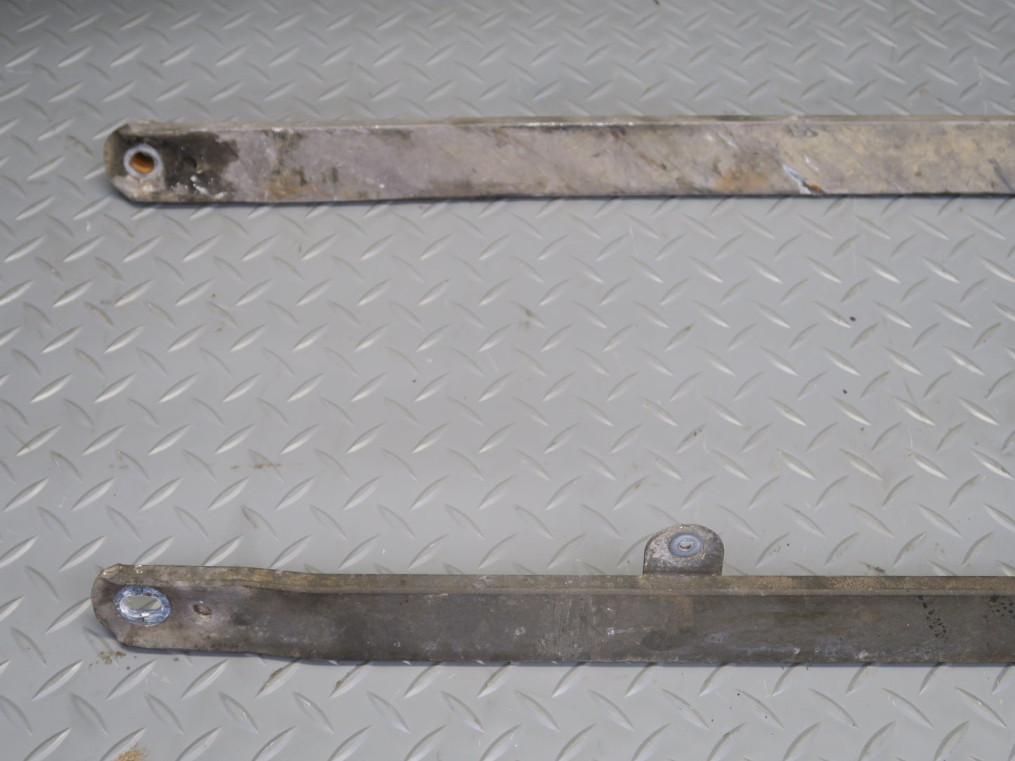 03-08 BMW E85 Z4 Set of 2 Rear Suspension Subframe Support Rail Bracket OEM
