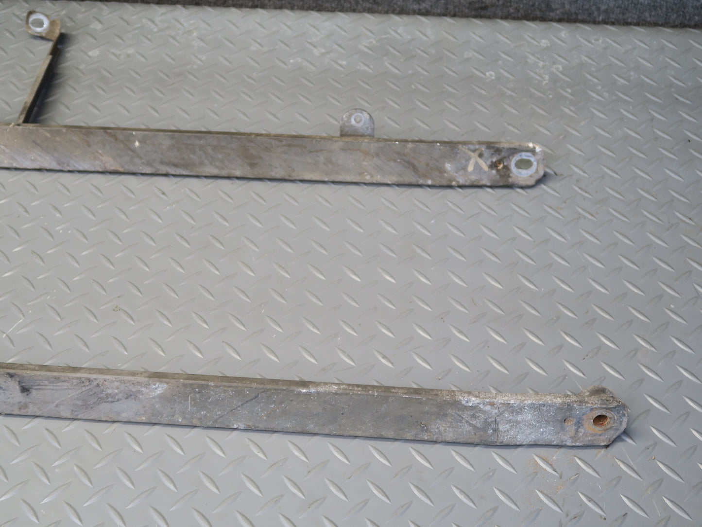 03-08 BMW E85 Z4 Set of 2 Rear Suspension Subframe Support Rail Bracket OEM