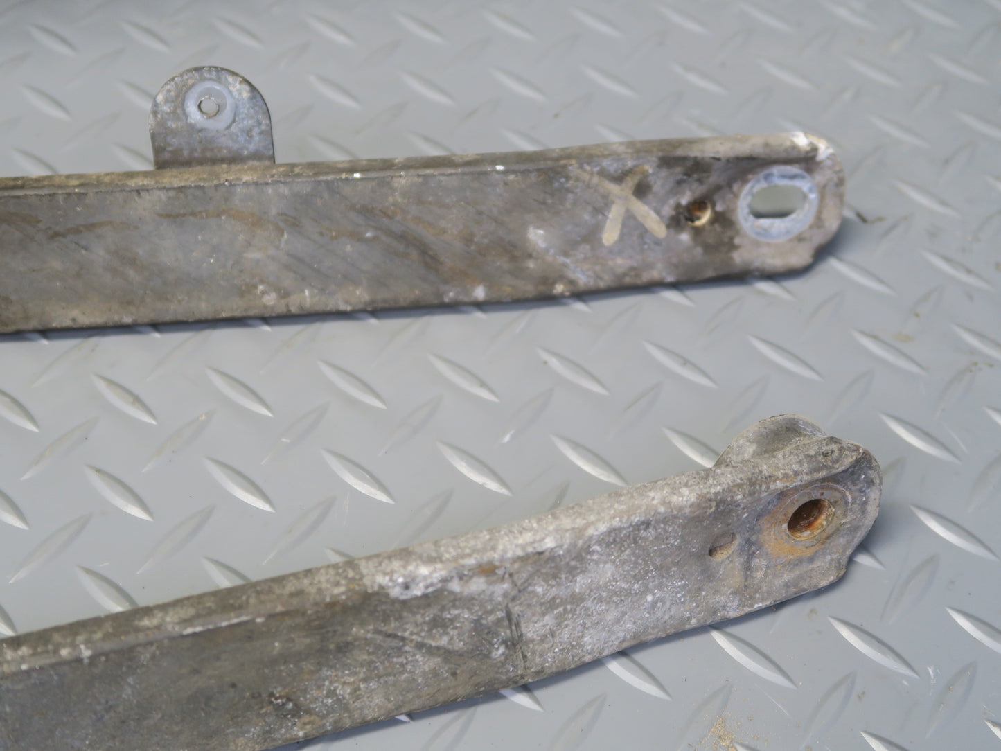 03-08 BMW E85 Z4 Set of 2 Rear Suspension Subframe Support Rail Bracket OEM