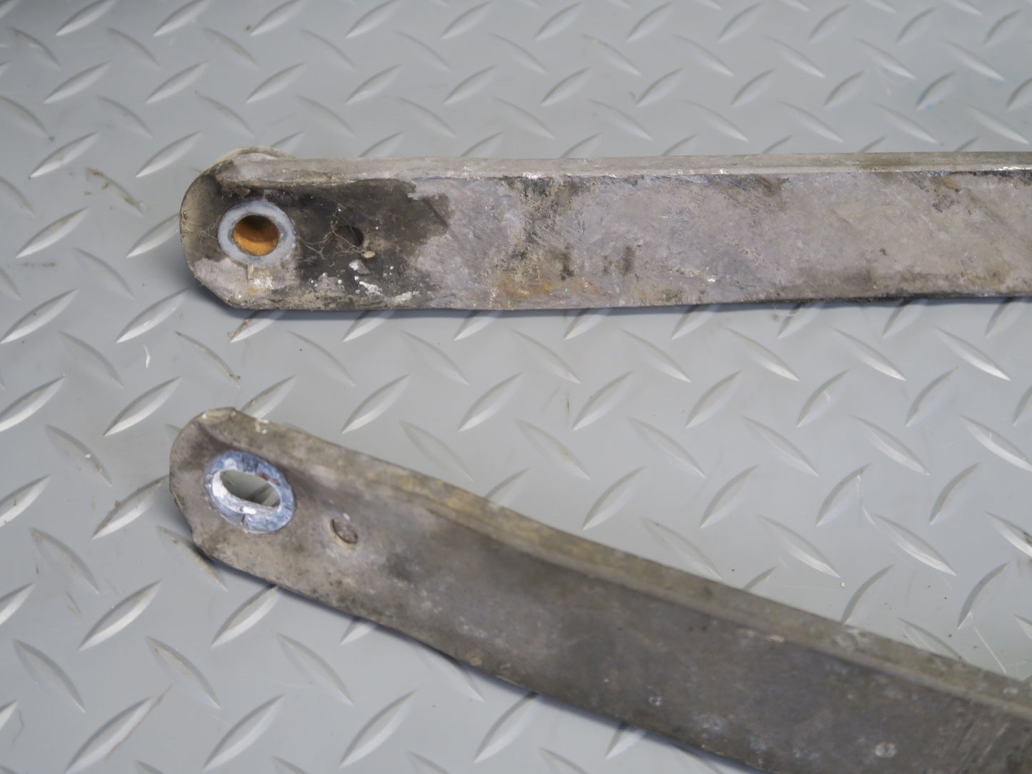 03-08 BMW E85 Z4 Set of 2 Rear Suspension Subframe Support Rail Bracket OEM