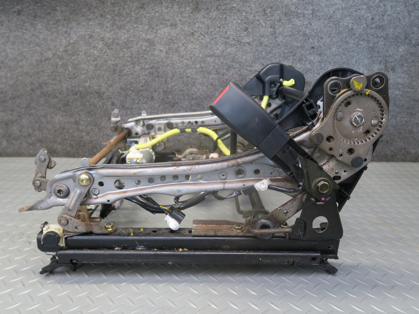 00-05 Lexus JZS160 GS430 Front Right Seat Lower Frame Track Rail w Motor OEM