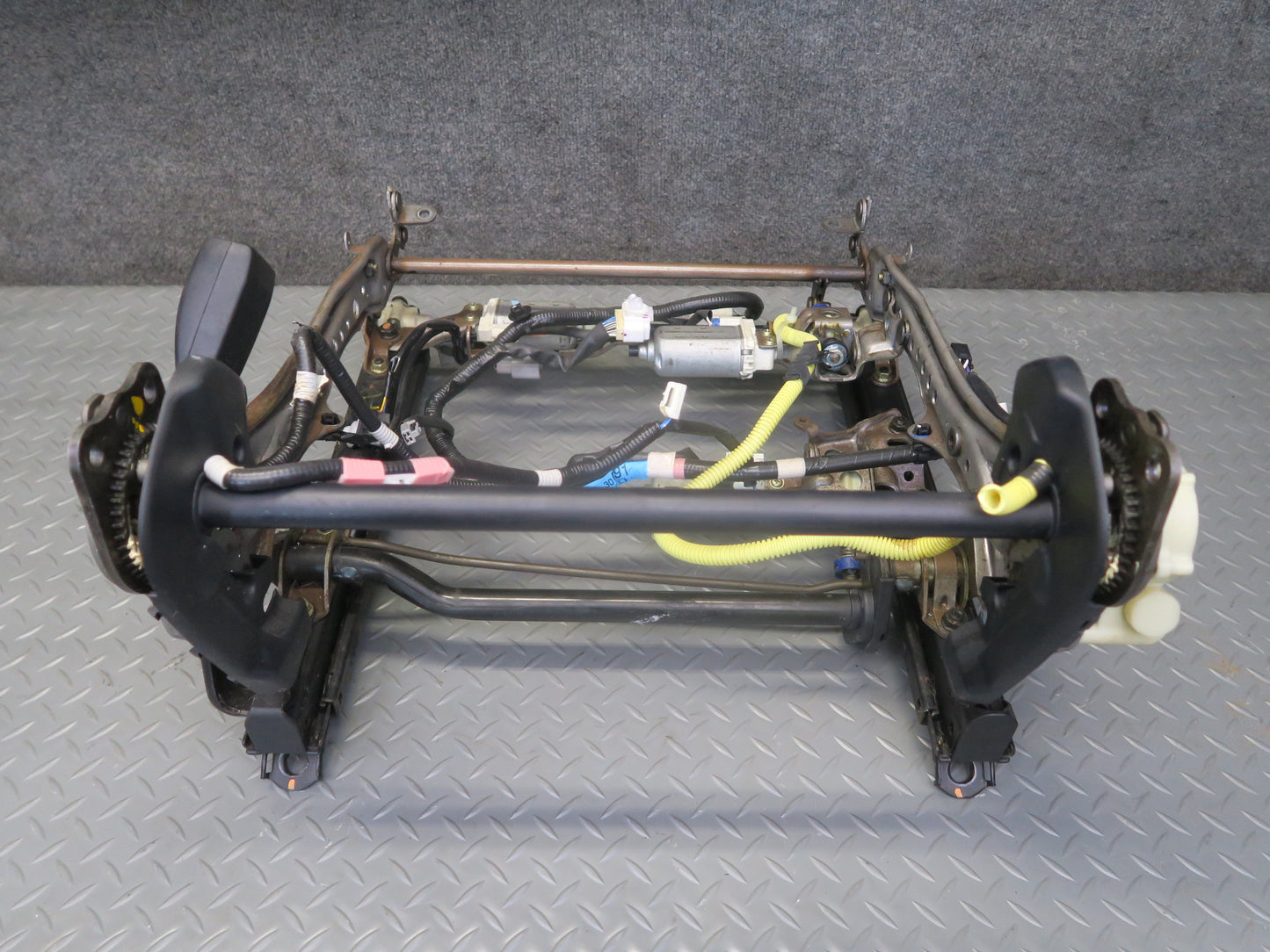 00-05 Lexus JZS160 GS430 Front Right Seat Lower Frame Track Rail w Motor OEM
