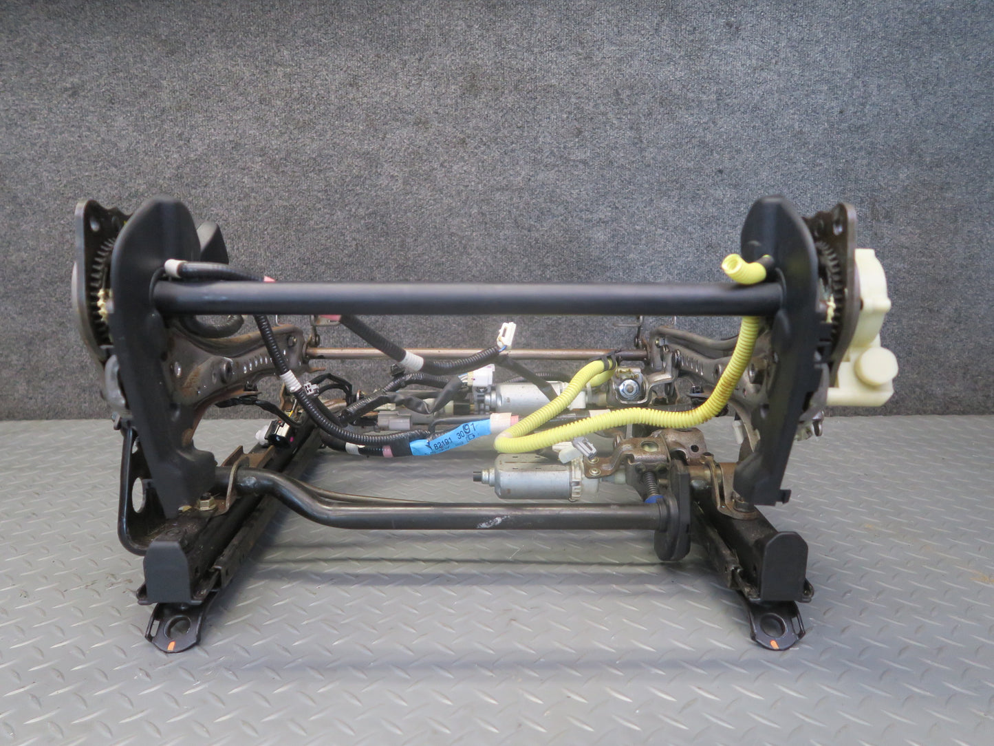 00-05 Lexus JZS160 GS430 Front Right Seat Lower Frame Track Rail w Motor OEM