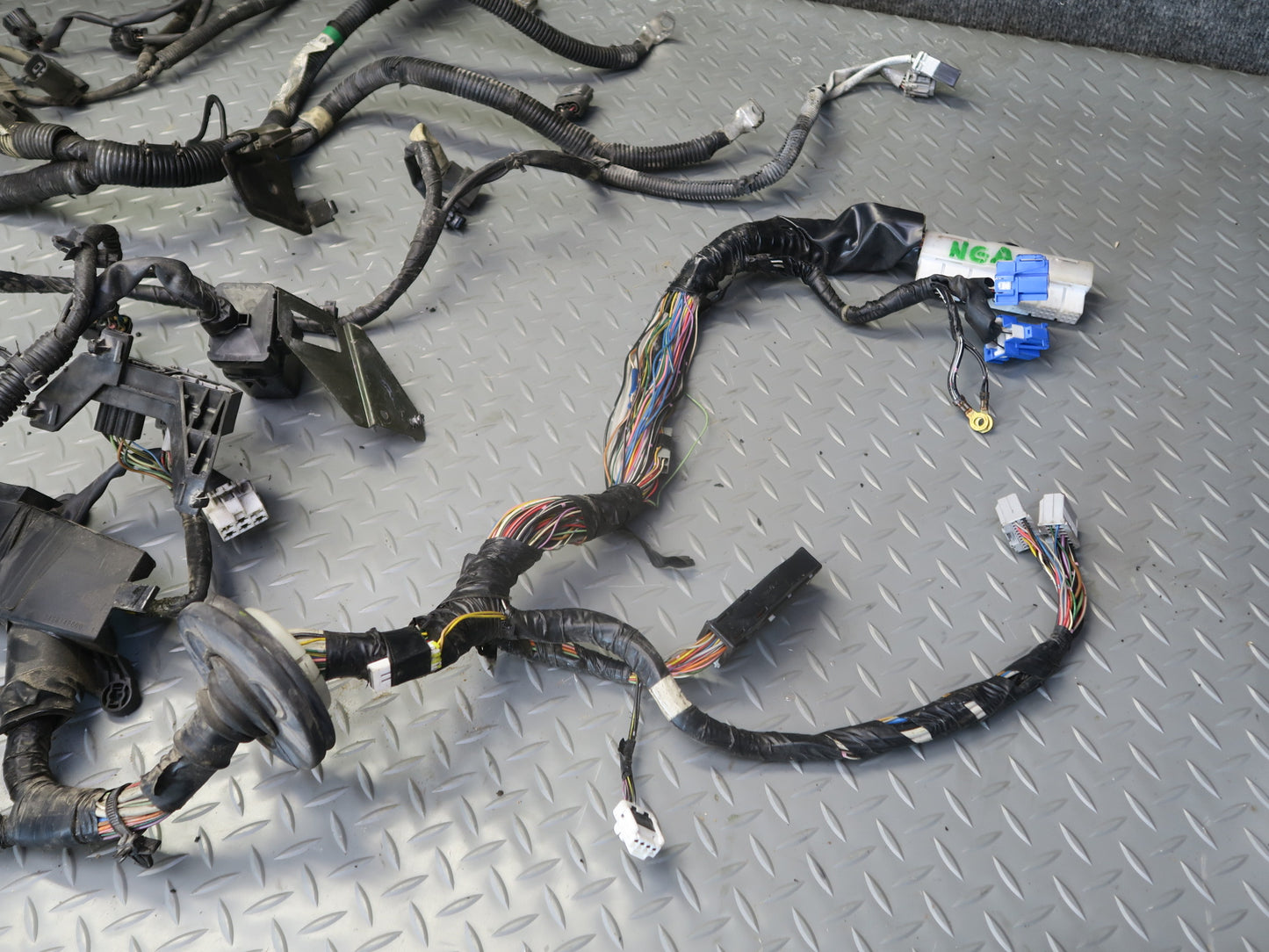 95-97 Nissan Gloria HY33 VQ30DET A/T Engine Bay Wire Wiring Harness OEM