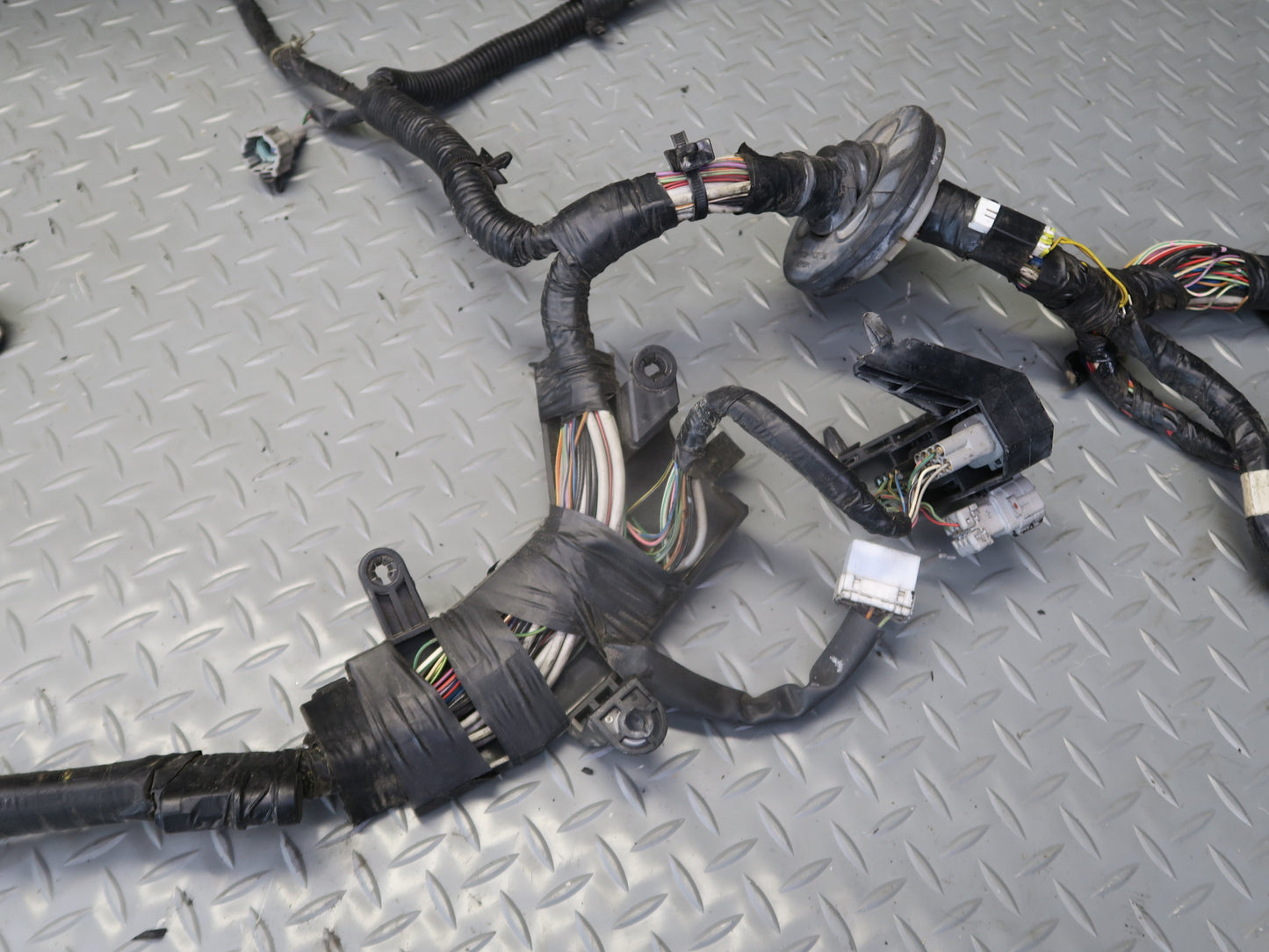 95-97 Nissan Gloria HY33 VQ30DET A/T Engine Bay Wire Wiring Harness OEM