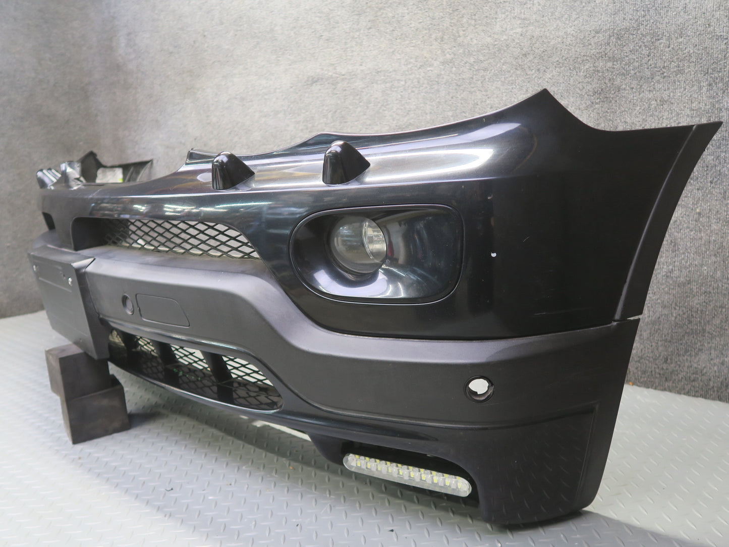04-06 BMW E53 X5 4.8is Front Bumper Cover Black w Fog Lights PDC Sensors OEM