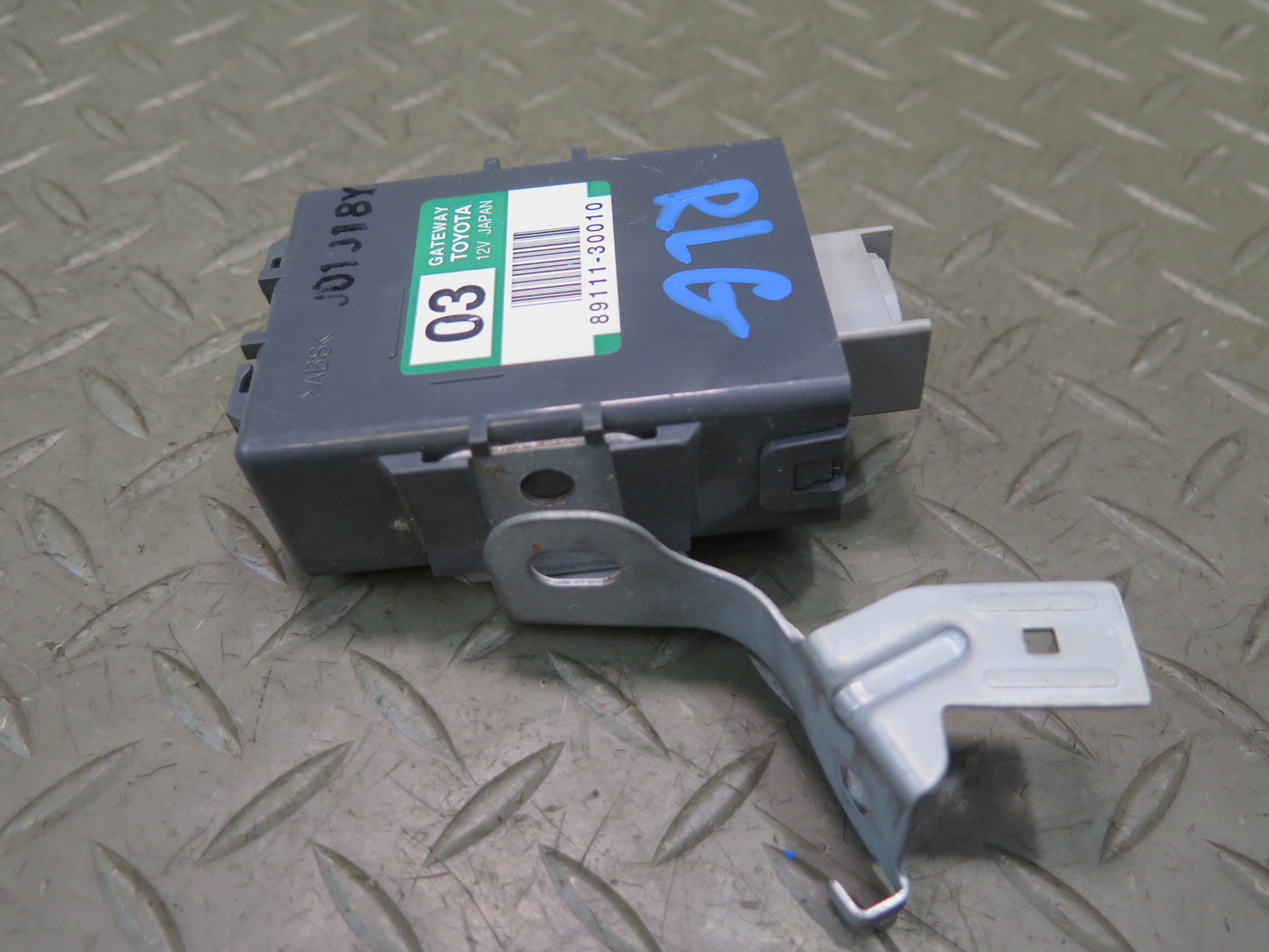 01-05 Lexus UZS160 GS300 GS430 Network Gateway Control Module 89111-30010 OEM