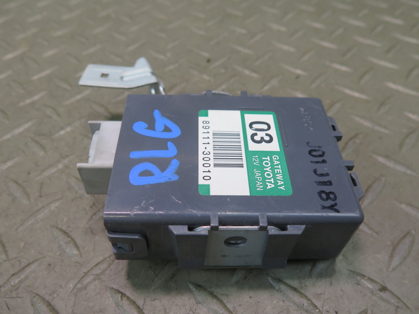 01-05 Lexus UZS160 GS300 GS430 Network Gateway Control Module 89111-30010 OEM
