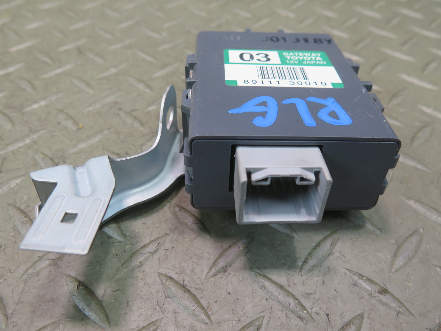 01-05 Lexus UZS160 GS300 GS430 Network Gateway Control Module 89111-30010 OEM
