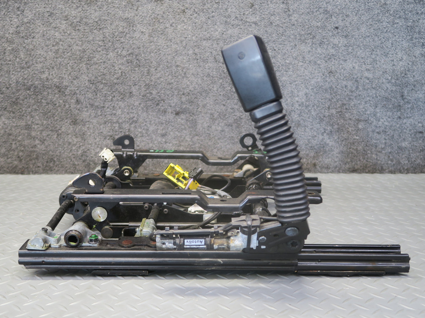 98-02 BMW E36/7 Z3 Front Right Passenger Seat Lower Frame Track Rail w Motor OEM