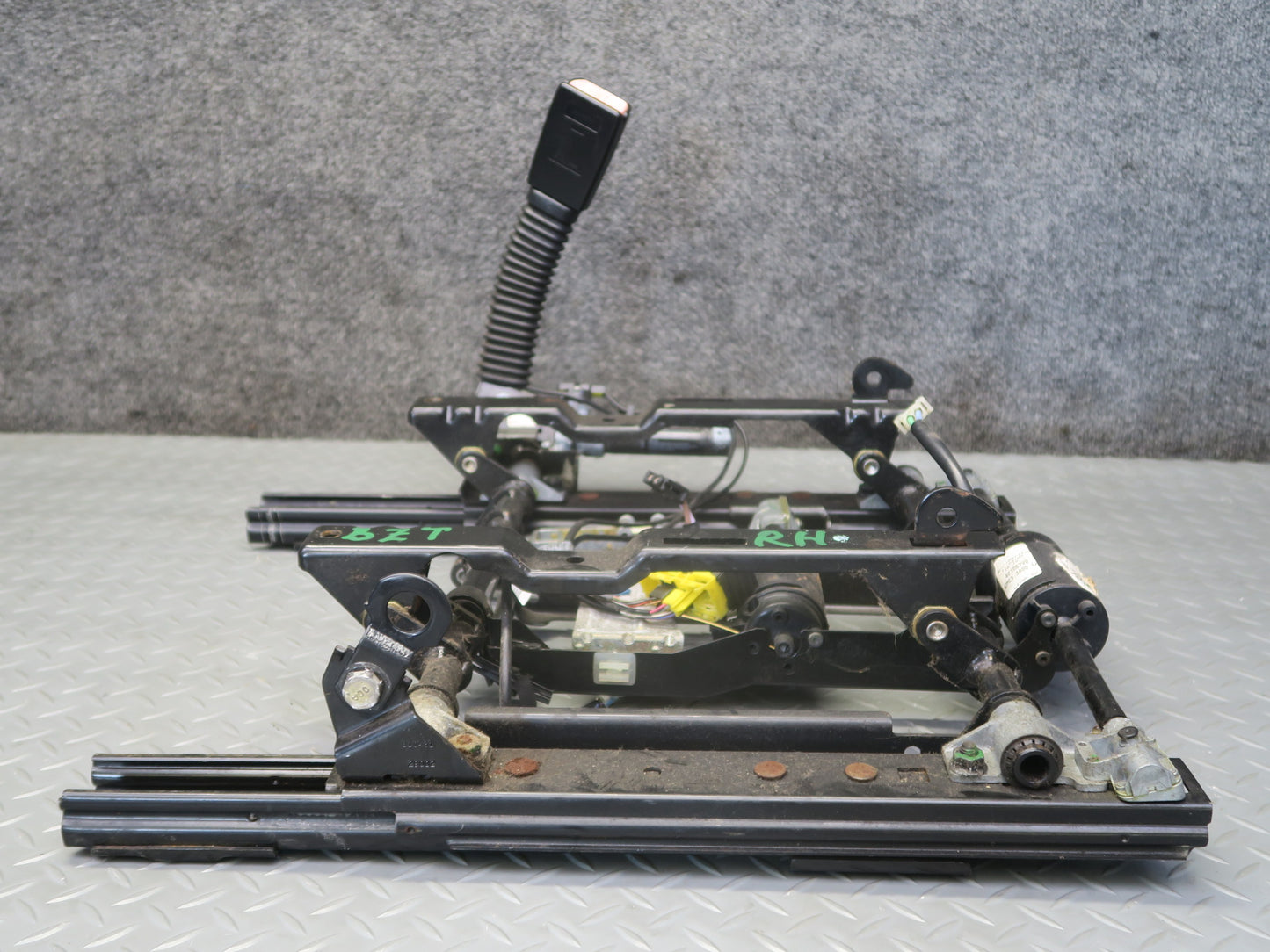 98-02 BMW E36/7 Z3 Front Right Passenger Seat Lower Frame Track Rail w Motor OEM