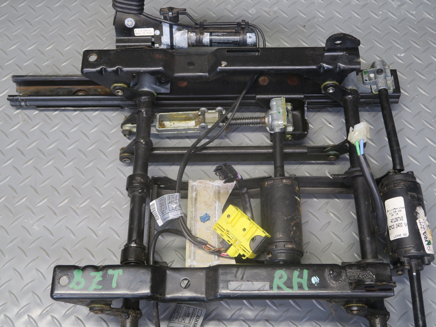 98-02 BMW E36/7 Z3 Front Right Passenger Seat Lower Frame Track Rail w Motor OEM