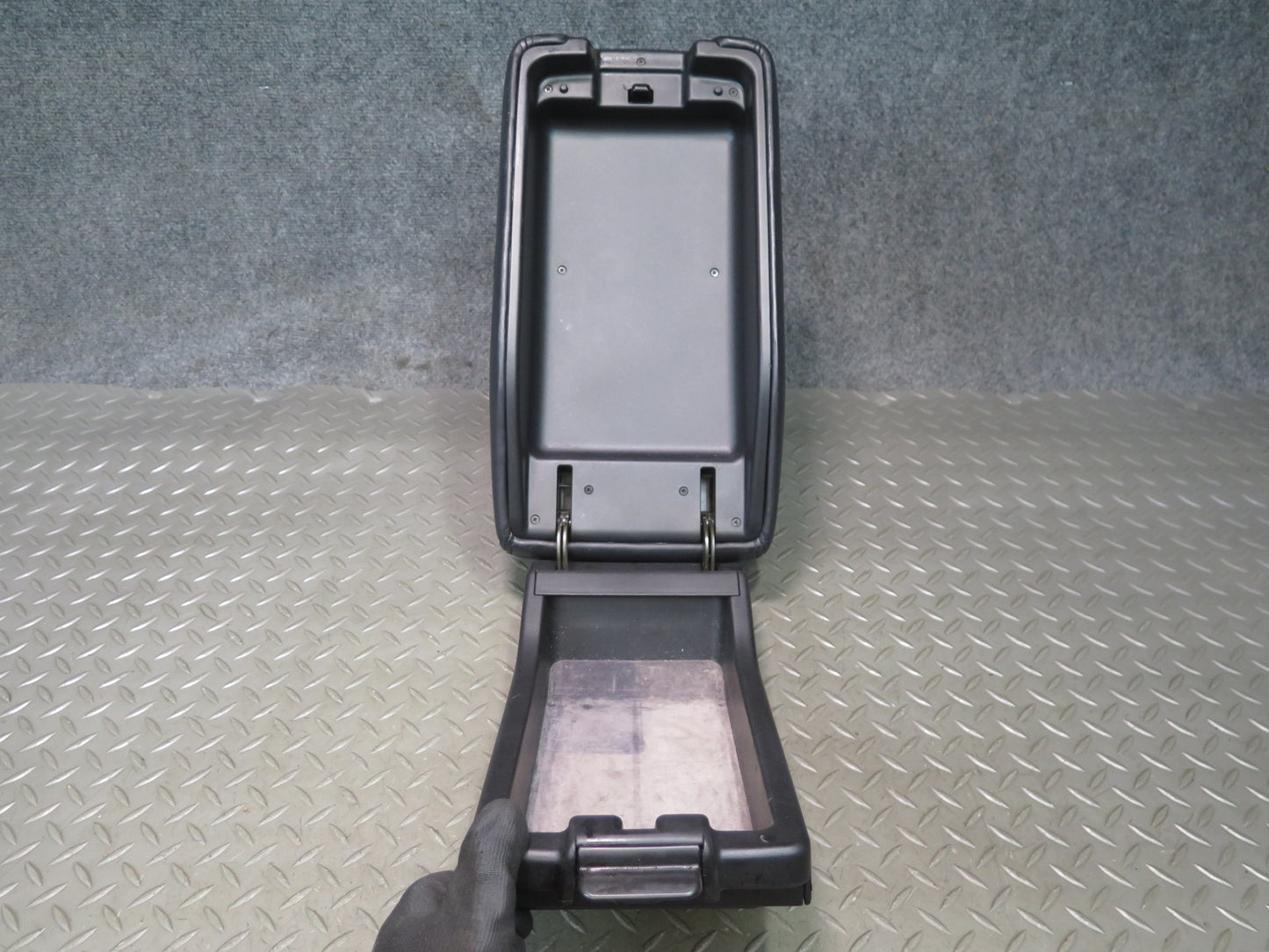 01-05 Lexus UZS160 GS300 GS430 Center Console Leather Armrest Lid Black OEM