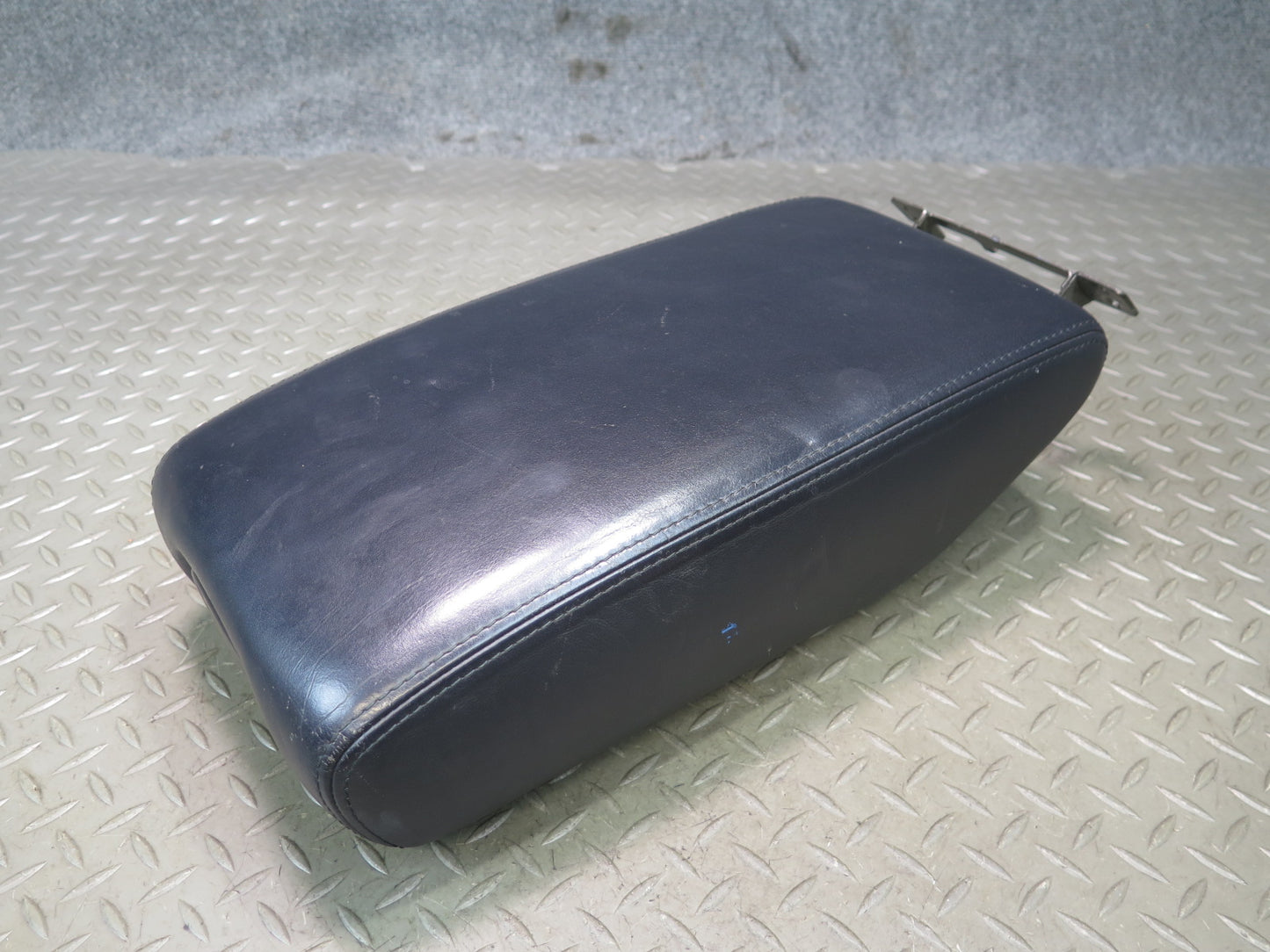 01-05 Lexus UZS160 GS300 GS430 Center Console Leather Armrest Lid Black OEM