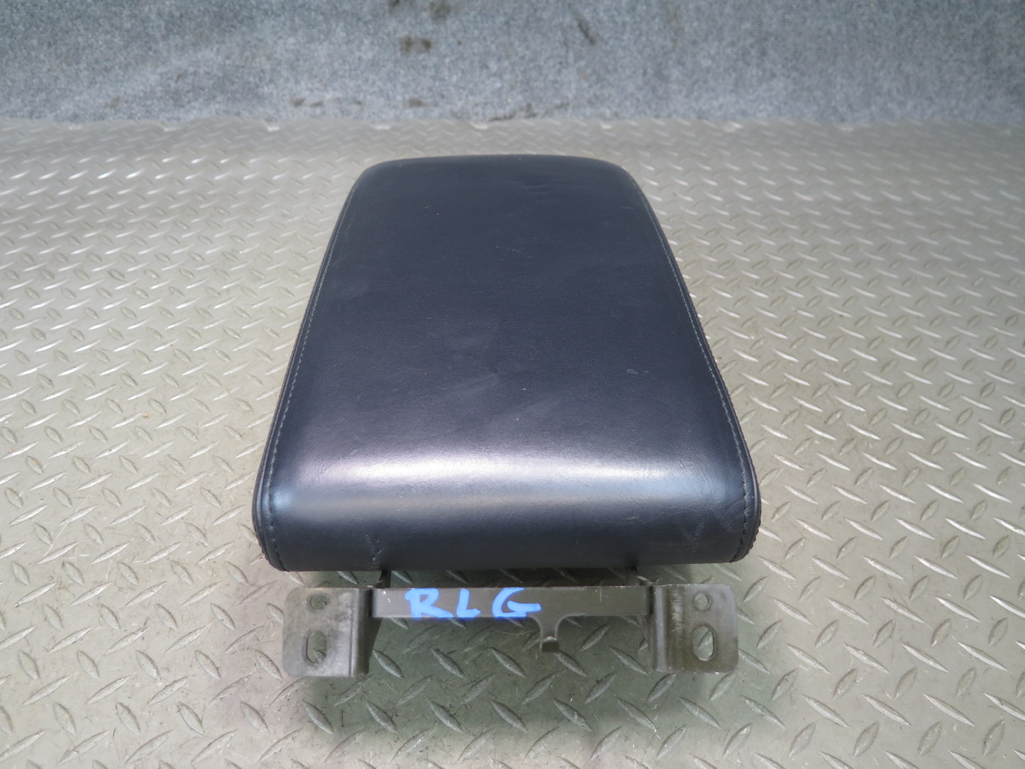 01-05 Lexus UZS160 GS300 GS430 Center Console Leather Armrest Lid Black OEM
