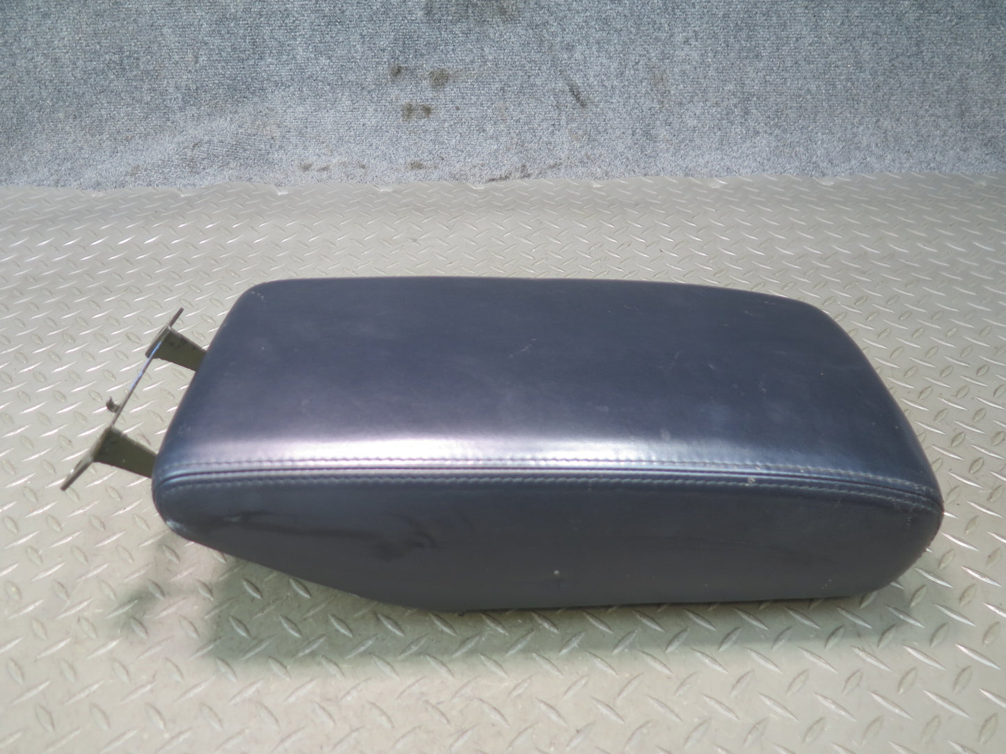 01-05 Lexus UZS160 GS300 GS430 Center Console Leather Armrest Lid Black OEM