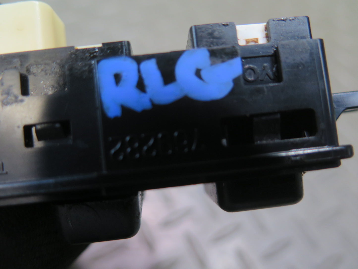 98-05 Lexus GS300 GS400 GS430 Snow ECT VSC Heated Seat Switch Panel Black OEM