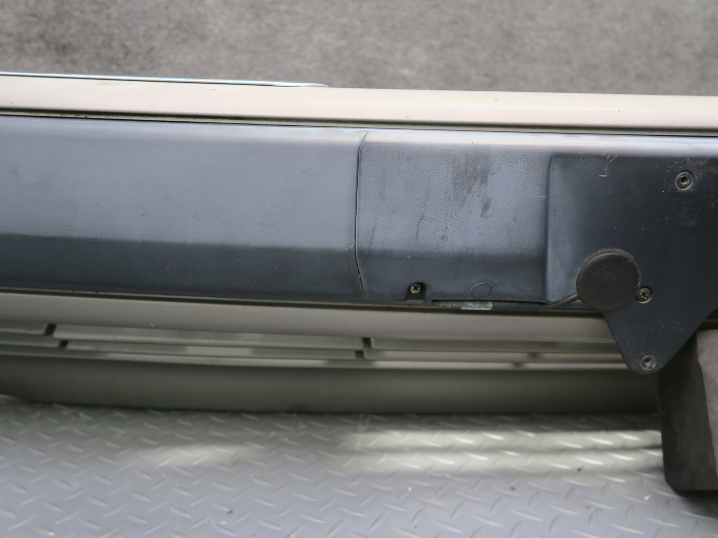 86-93 Mercedes W124 300E Front Bumper Cover Smoke Silver Metallic OEM
