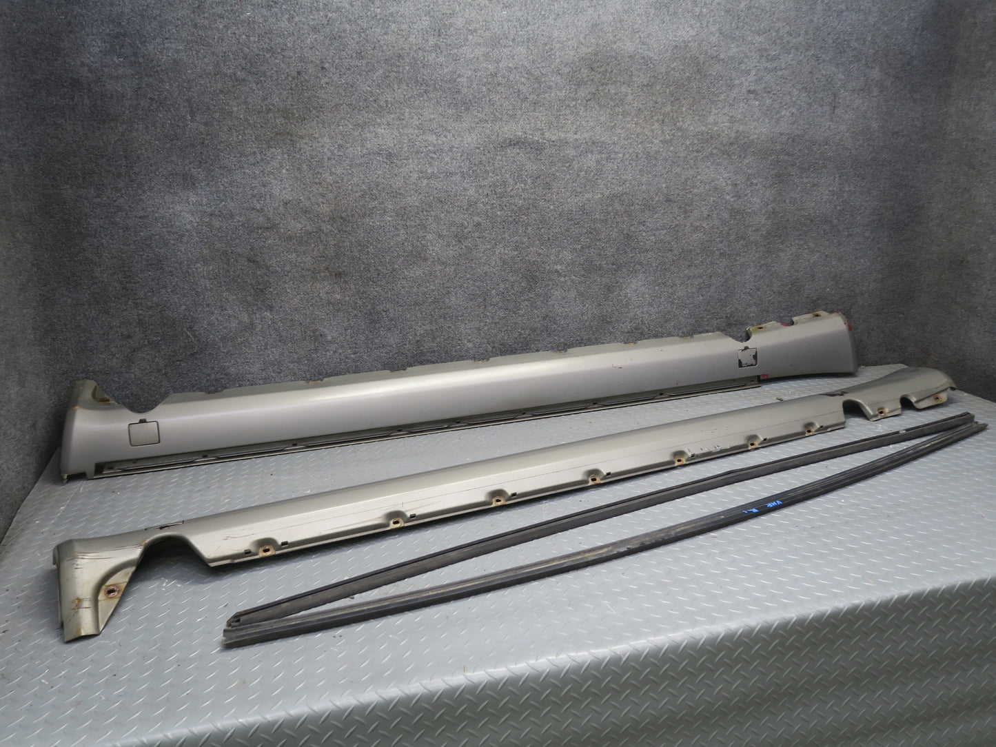 90-93 Mercedes W124 300E Left & Right Side Skirt Rocker Panel Molding Set OEM