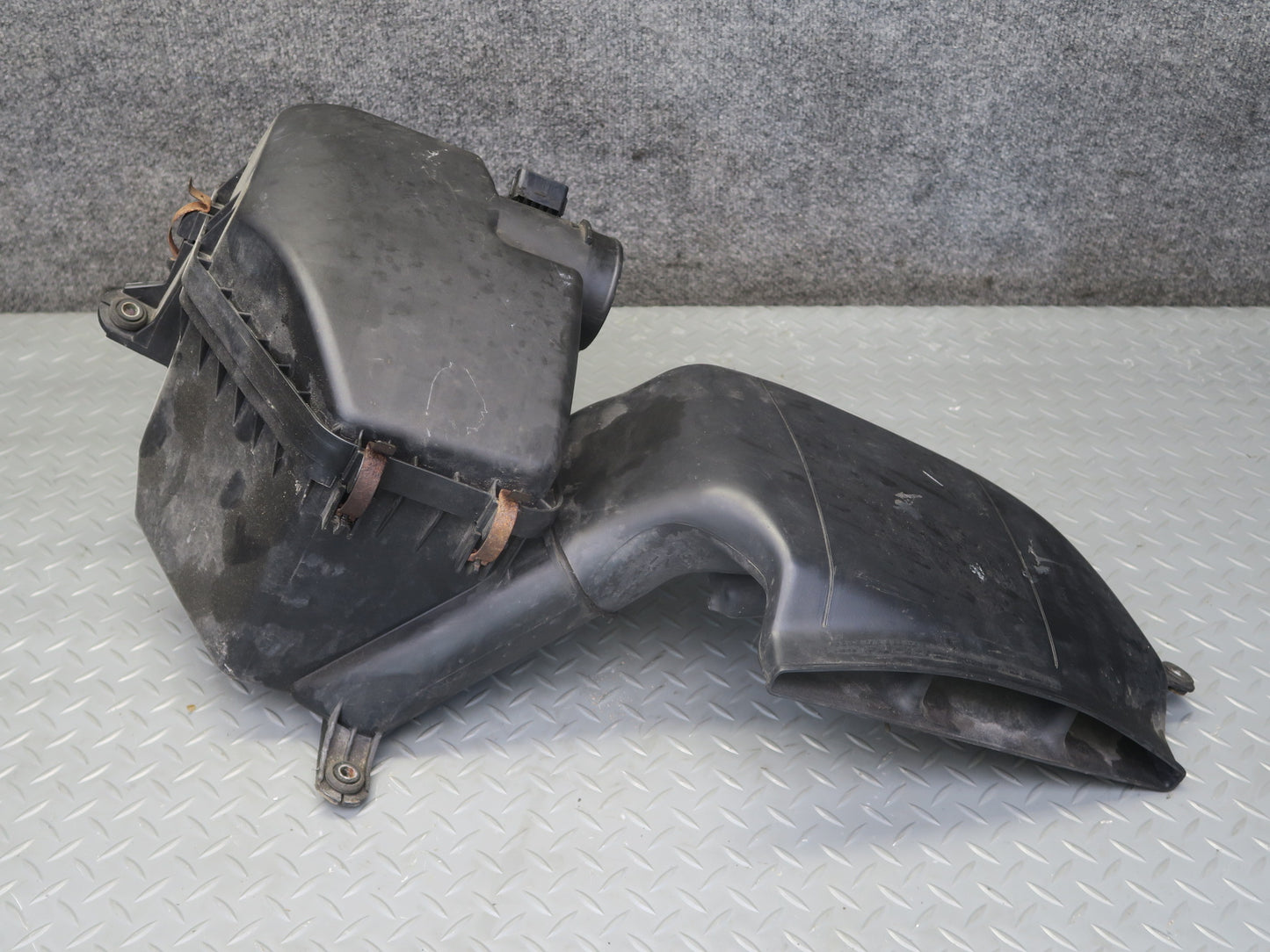 01-05 Lexus GS430 Air Intake Cleaner Filter Box w MAF Sensor & Duct Assy OEM