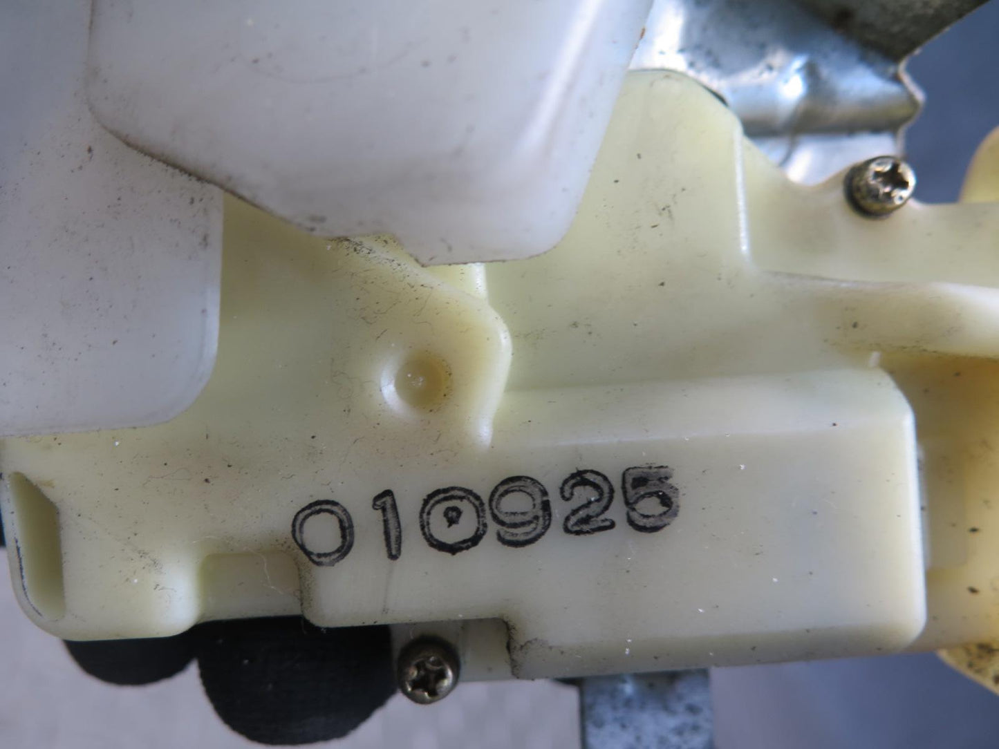 01-05 Lexus UZS160 GS300 GS430 Front Left Driver Door Lock Latch Actuator OEM