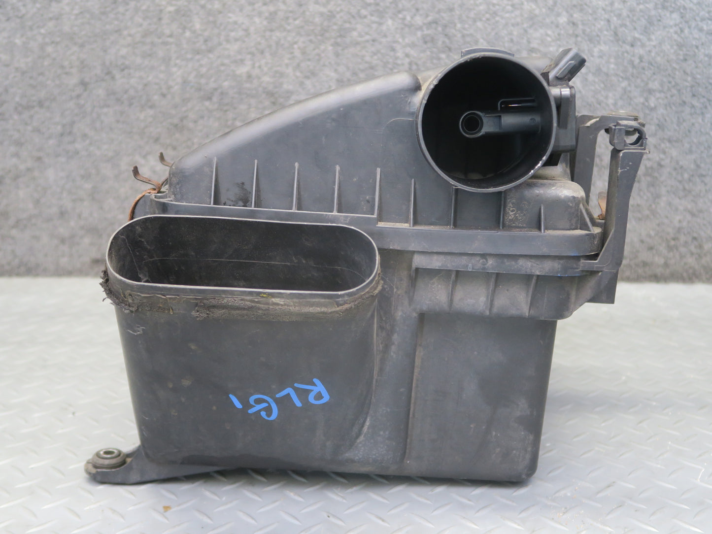01-05 Lexus GS430 Air Intake Cleaner Filter Box w MAF Sensor & Duct Assy OEM