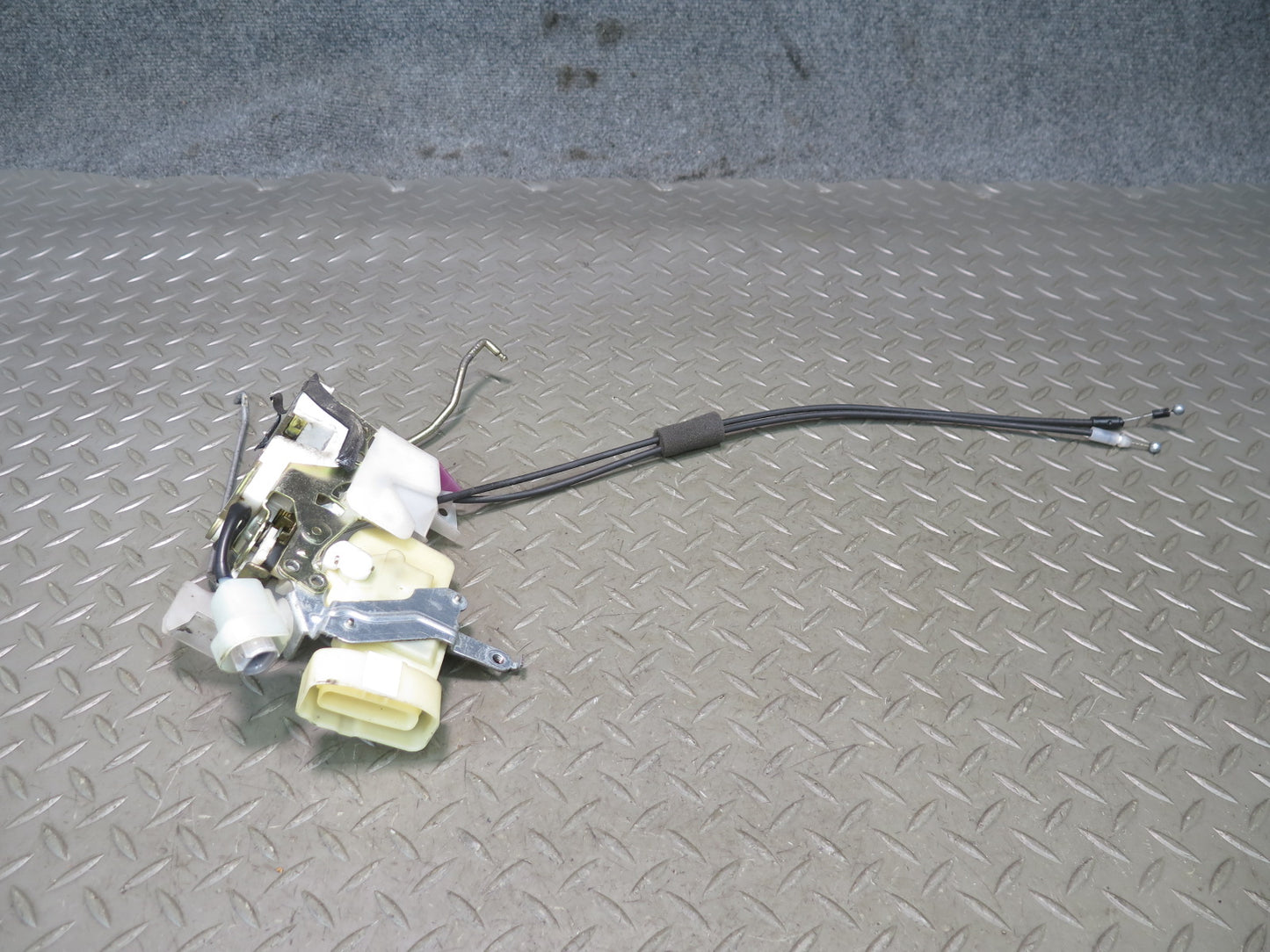01-05 Lexus UZS160 GS300 GS430 Front Left Driver Door Lock Latch Actuator OEM