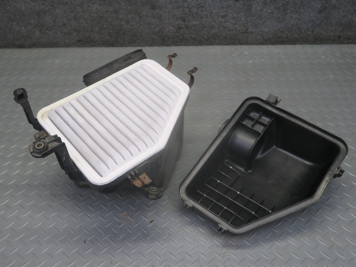 01-05 Lexus GS430 Air Intake Cleaner Filter Box w MAF Sensor & Duct Assy OEM