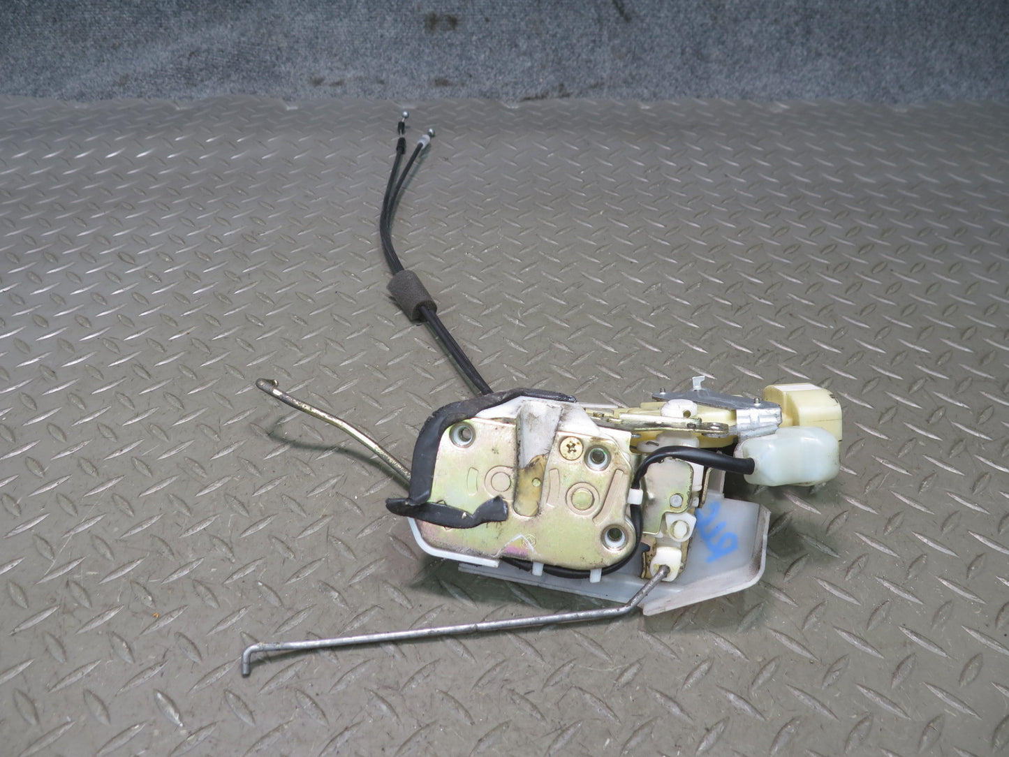 01-05 Lexus UZS160 GS300 GS430 Front Left Driver Door Lock Latch Actuator OEM